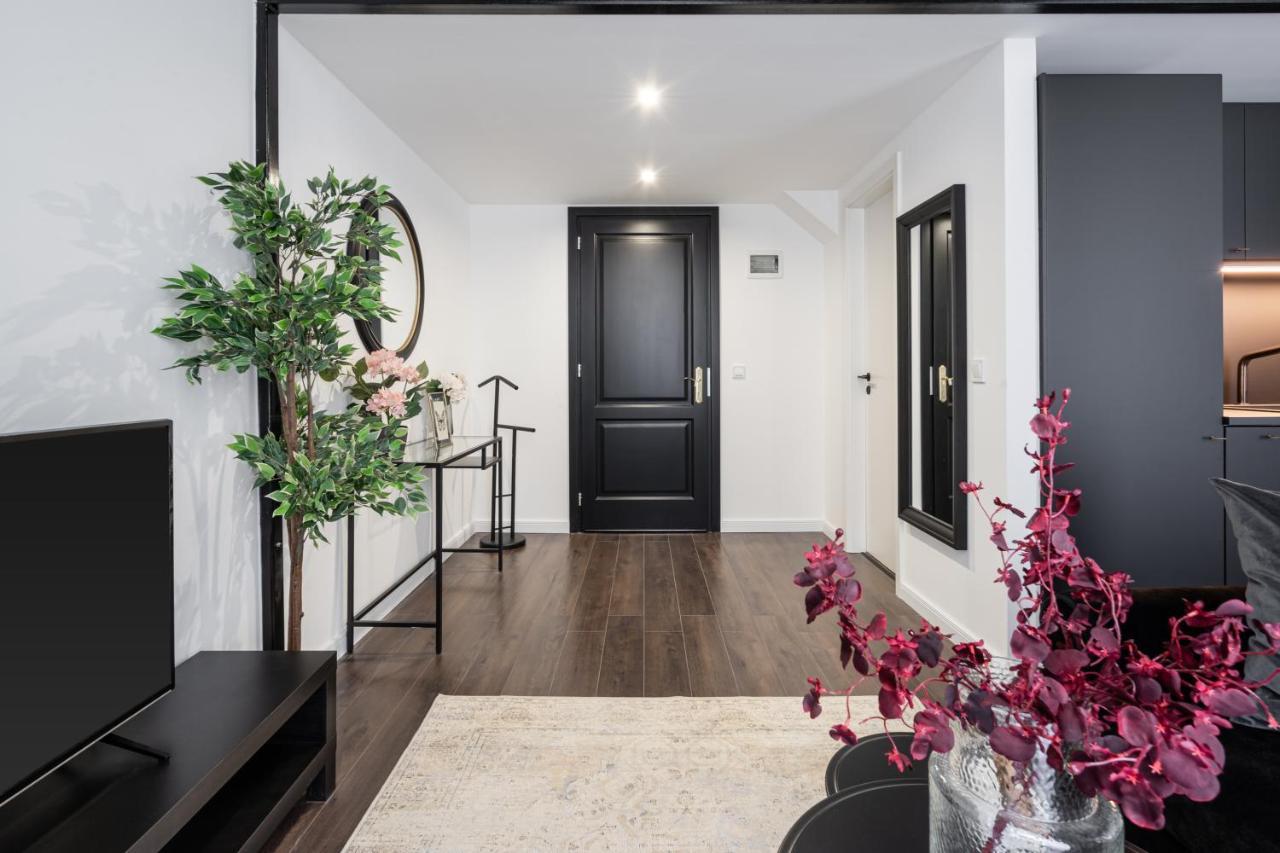 E41 - Trendy Boutique Apartments - Prime Spot By Bqa Budapest Esterno foto